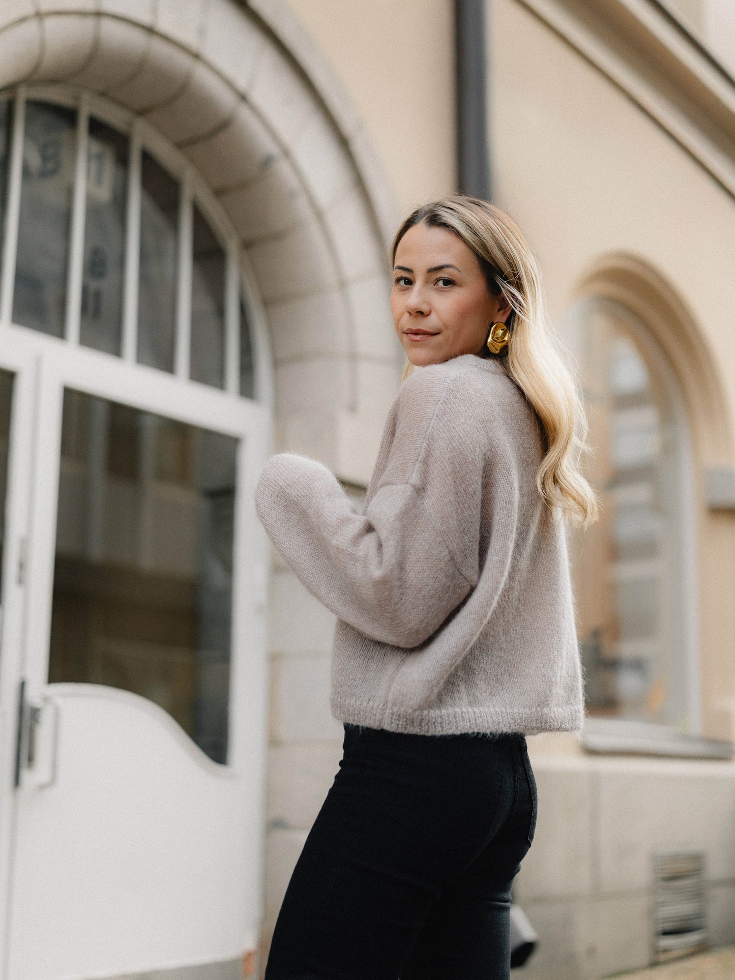 Sweater O - Nutty Nudge