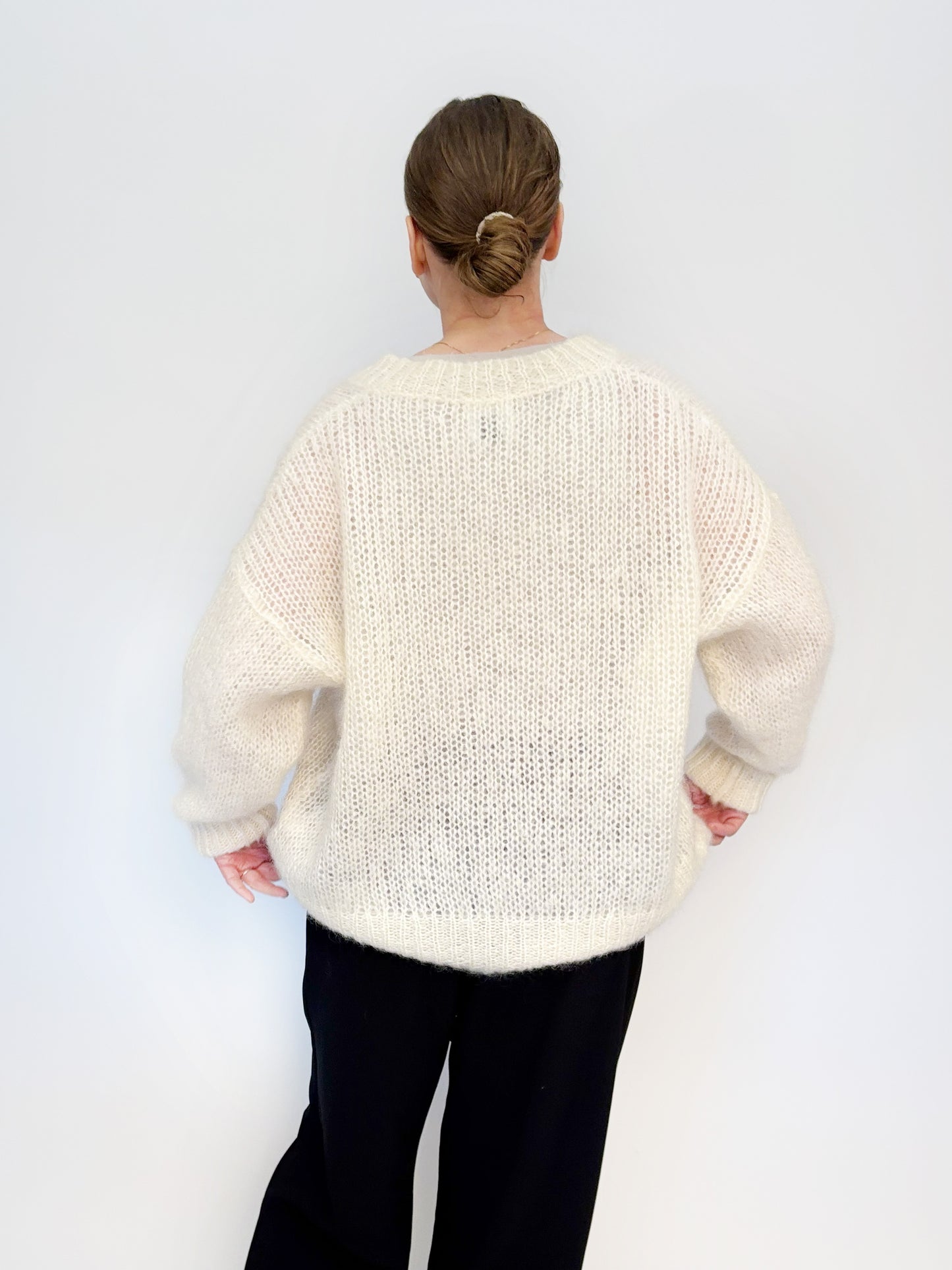 Relaxed Chunky Sweater V - Soft Hug