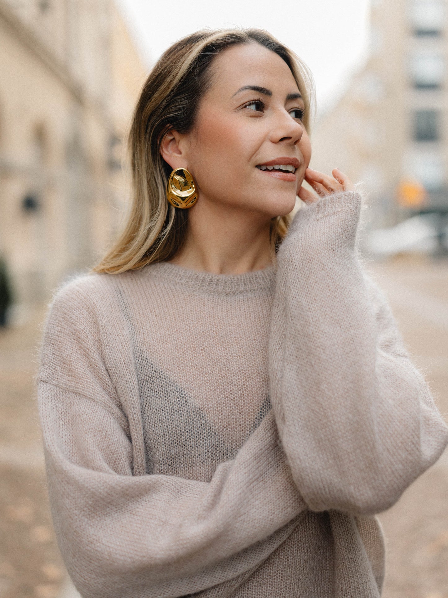 Sweater O - Nutty Nudge