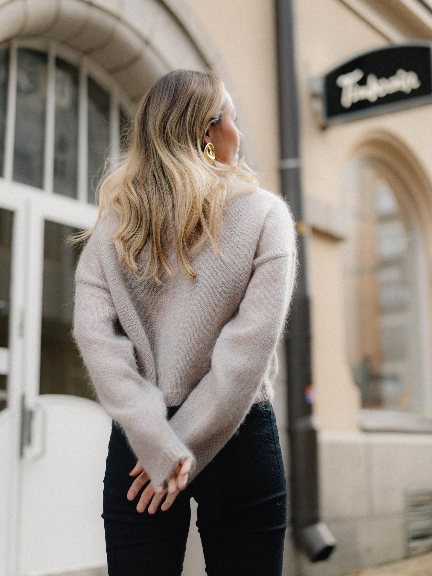 Sweater O - Nutty Nudge