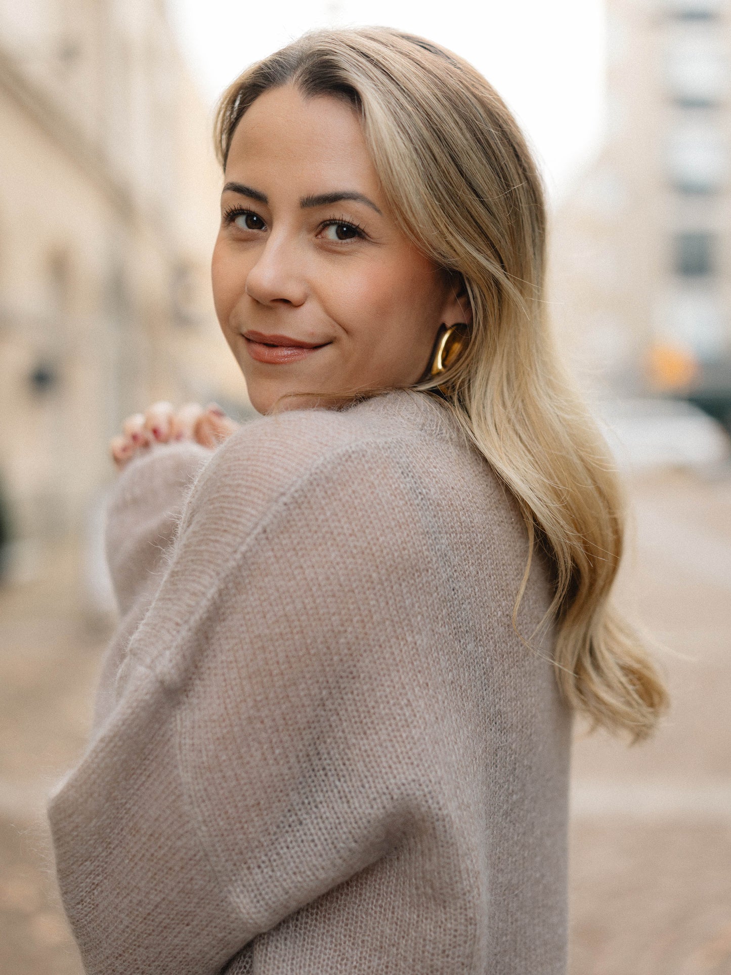 Sweater O - Nutty Nudge